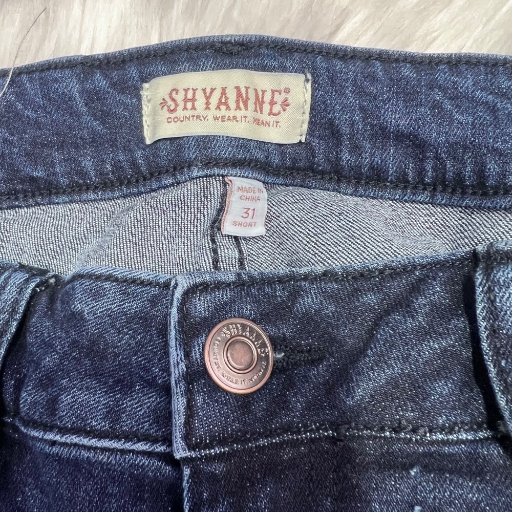 👖|•SHYANNE•| Dark Wash Flare Jeans Size 31👖 - Picture 6 of 7